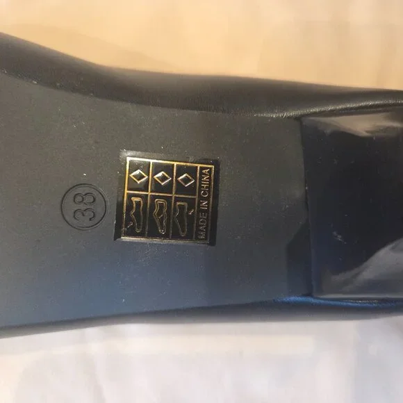 Black Court Shoes. - Picture 8 of 8